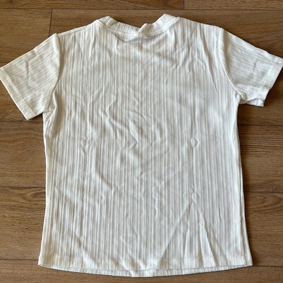 White Textured T-shirt-Small - Picture 8 of 10